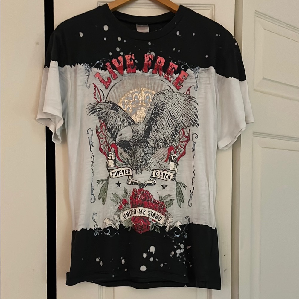 No Boundaries Short Sleeve Tee Rock Graphic